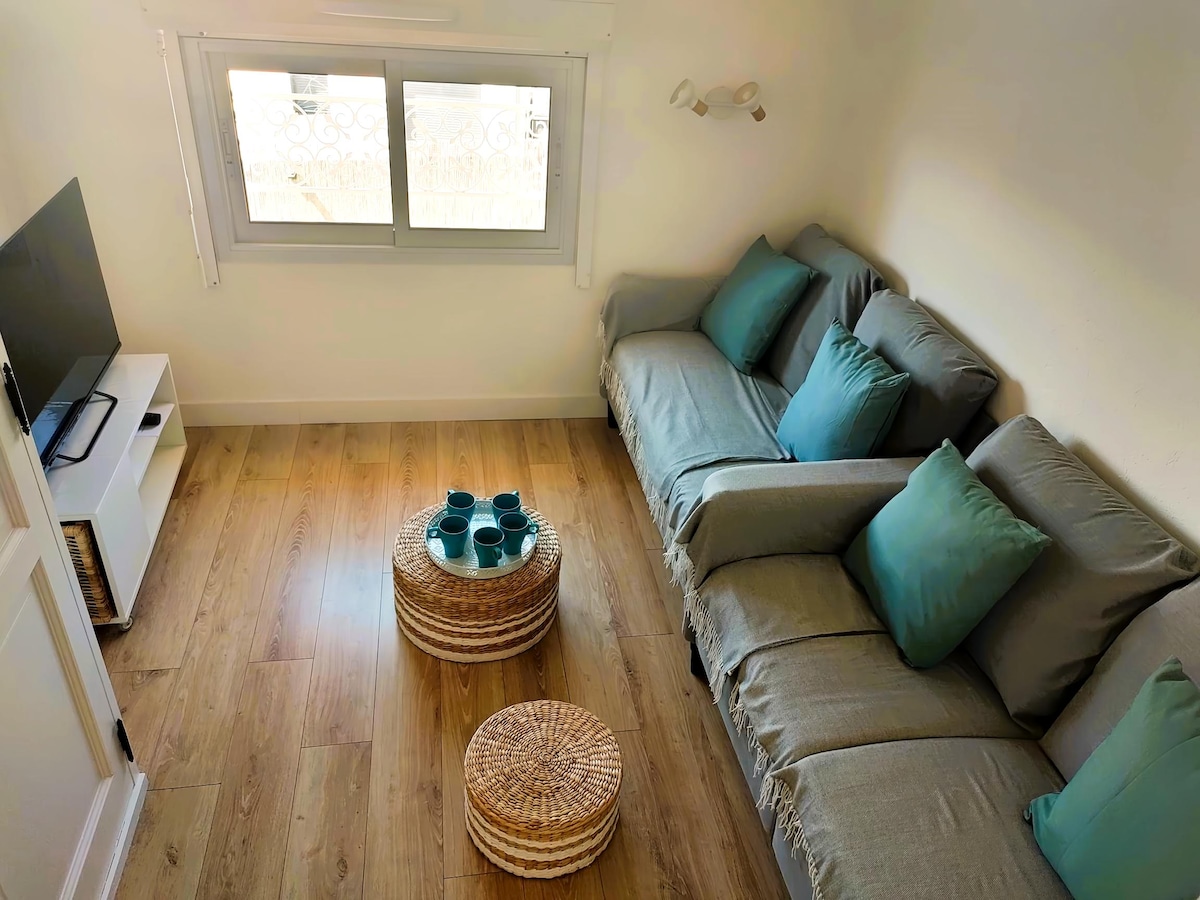 Airbnb performant: Superb renovated apartment with sea and hill views à Cagnes Sur Mer