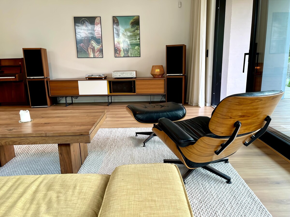 Top Airbnb: Architect-designed house with natural pool in Brandenburg