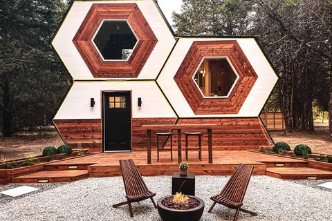 HoneyHive: Cozy Private Escape Near Dallas