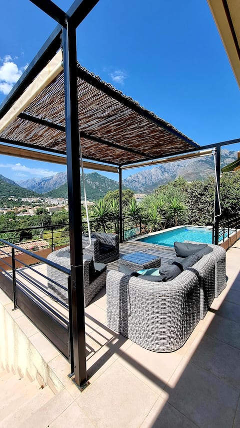 Modern house with pool in the center of Corsica