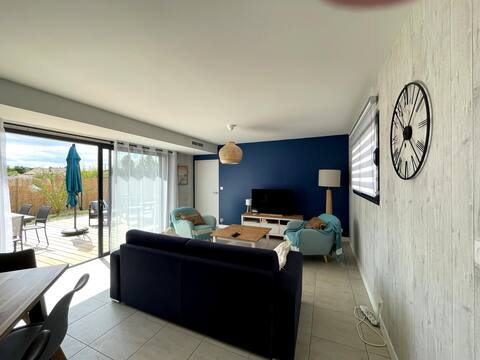 New villa with pool 20 min from the ocean