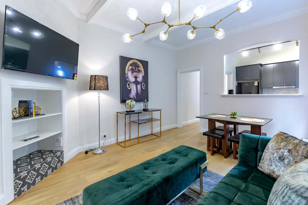 Top performing Airbnb: Sydney CBD stylish water view apartment 58 in Millers Point