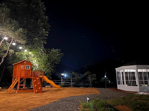 [Starlight Yonggye Stay] Gyeongbuk Dokchae Accommodation with clean nature. Yard 500 pyeong/Karaoke/
