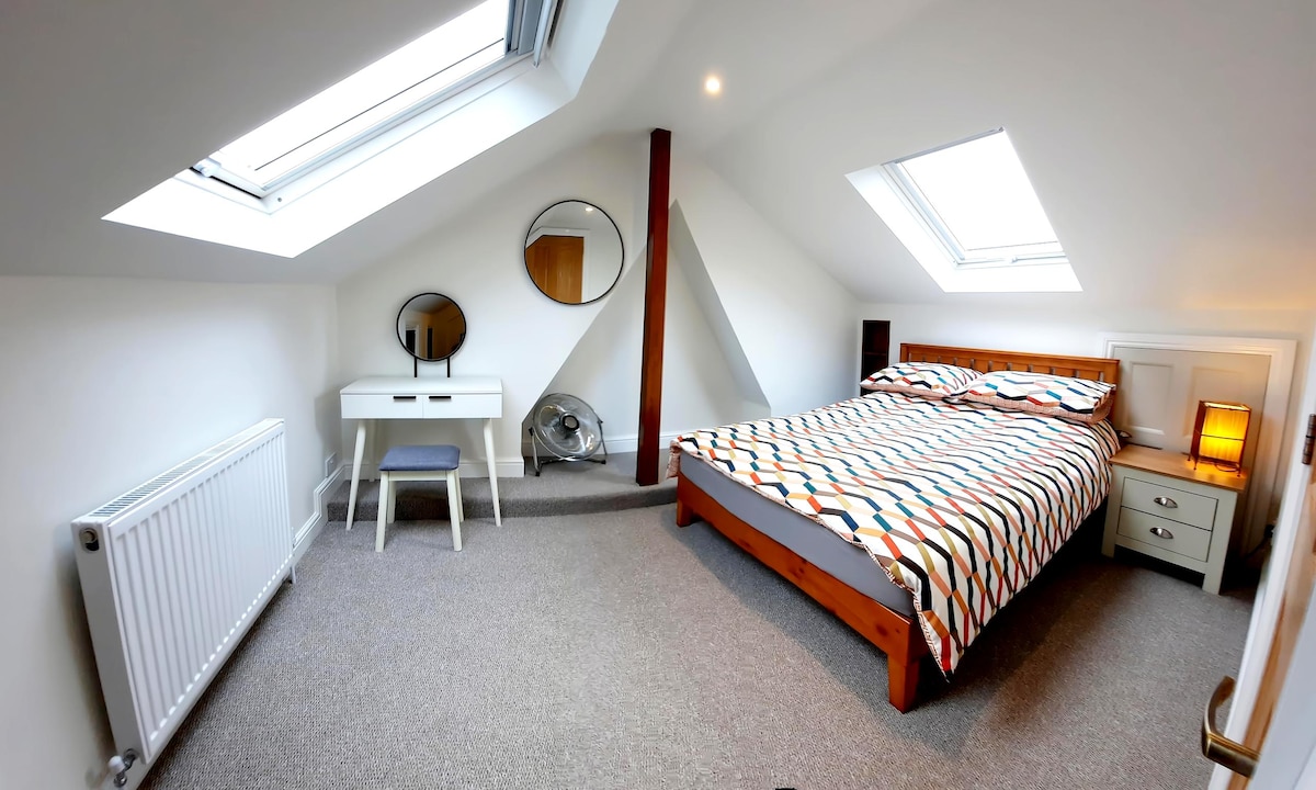 Top Airbnb: Bright & beautiful maisonette 20 mins from station in Falmer