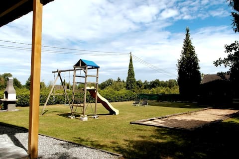 Lovely country cabin, sauna, child & dog friendly