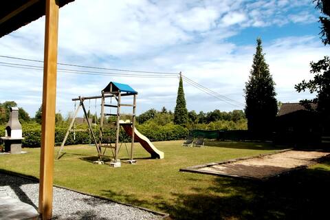 Lovely country cabin, sauna, child & dog friendly