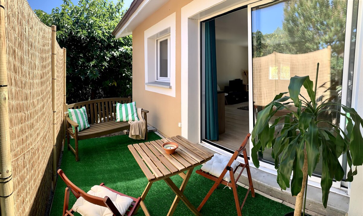 Top Airbnb: Coastal-style guest studio with great walkability in Bruges