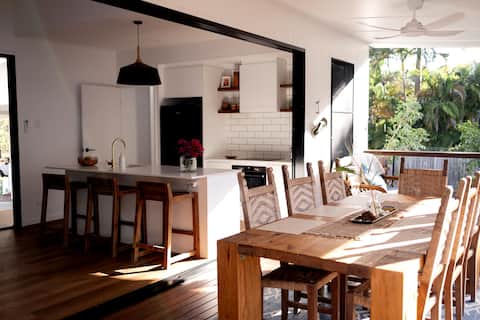 Architecturally designed retreat - Horseshoe Bay