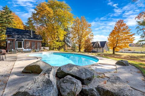 Hidden Oasis: Pool, Hot Tubs, & Starry Fire Pits