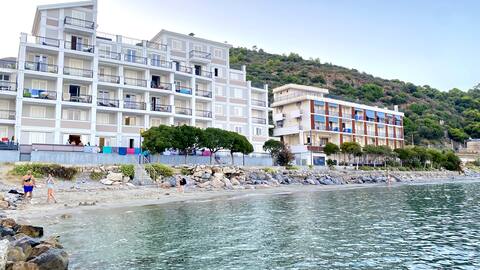 Stunning new apartment on the beach