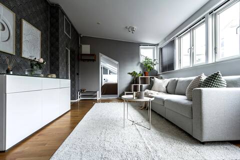 Bright 2BR Apt for 6 People