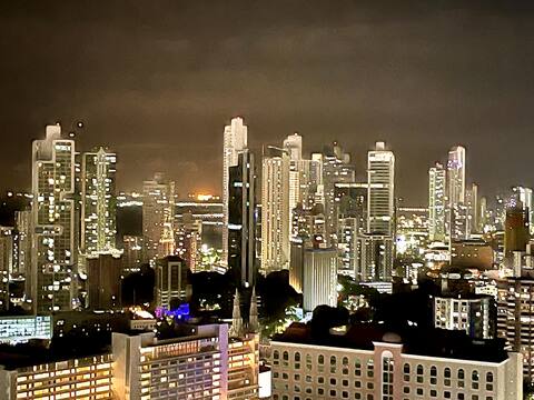Top Floor Condo 6 bedroom with amazing views