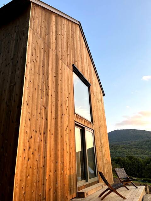 The Grey Barn with Stunning Views & Hot Tub