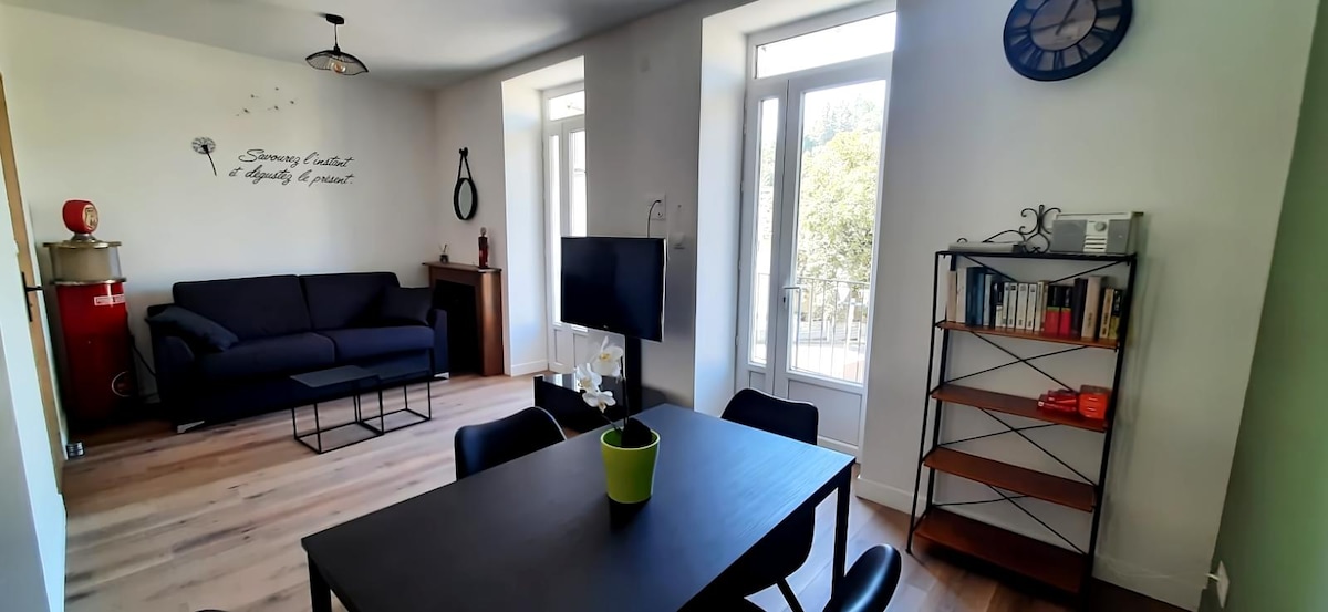 Top Airbnb: Rent 45 m² "L'Atelier" gîte, refurbished in Vals Les Bains