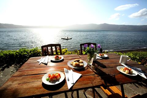 Waterfront house on Laguna de Apoyo 4BR Quinta Lee
