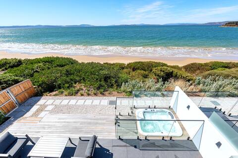 Award-winning beachfront luxury in Cremorne