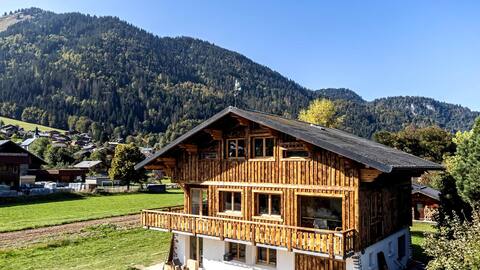 Newly Renovated Alpine Chalet with Sauna & Hot Tub