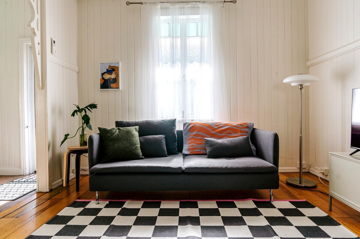 Successful Airbnb property: Stylish Apartment in West End in West End