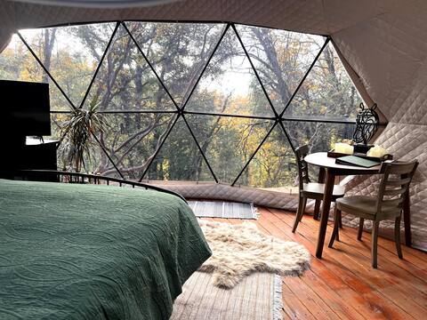 Cozy, Amazing Rollins Lake Dome w Holiday Decor!
