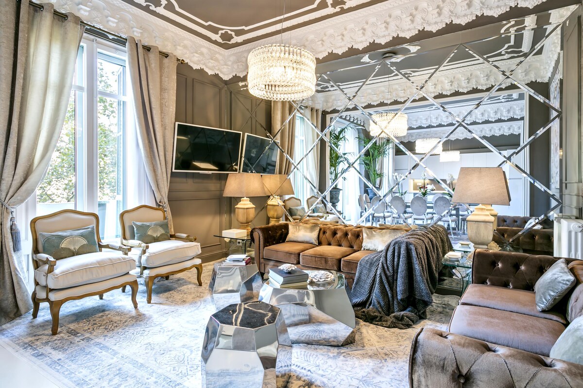 Popular Airbnb listing: See Rambla de Catalunya from an Opulent Apartment in Sant Gervasi   Galvany