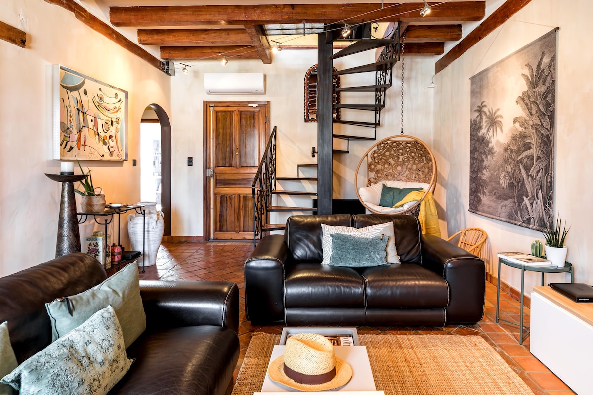 Top Airbnb: Sea view for this renovated marina duplex. in Corse