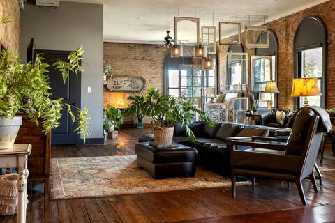 Follow Lincoln's Steps at Queenie's Loft in Leavenworth