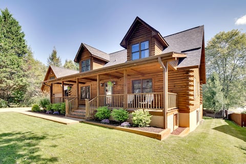 Spacious Horse Shoe Vacation Rental w/ Game Room!