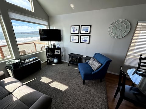 Oceanfront Cabin 6 w/ Jacuzzi &Awe-Inspiring View