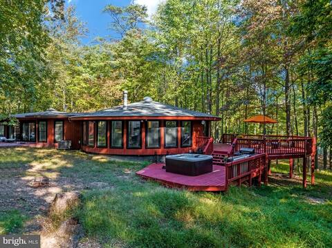 Modern Wooded Oasis w Hot Tub, WiFi, Grill, & Dome