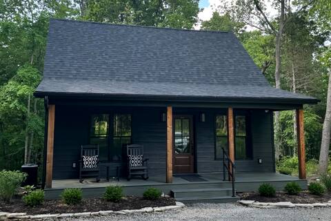 Hot Tub | Cabin in 35 Acre Forest | SIUC < 10 min.