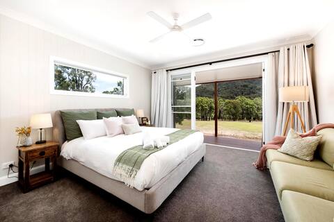 Lazy Frog Lodge: Mudgee country luxury near town