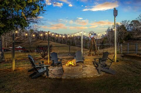Near Blackberry Farms| Fire Pit | Hot Tub | Pets