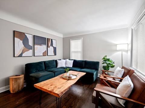 Chic Casa. 20 mins from DTW w/ Tempurpedic Beds.