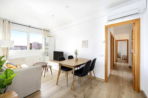Amazing 3bdr apt  in Cornella 1 mins from Metro