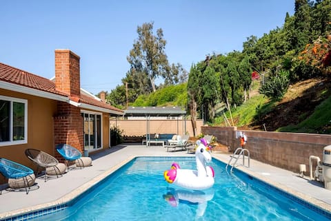 Aqua Oasis| Games| Close to DT| Sleeps 10