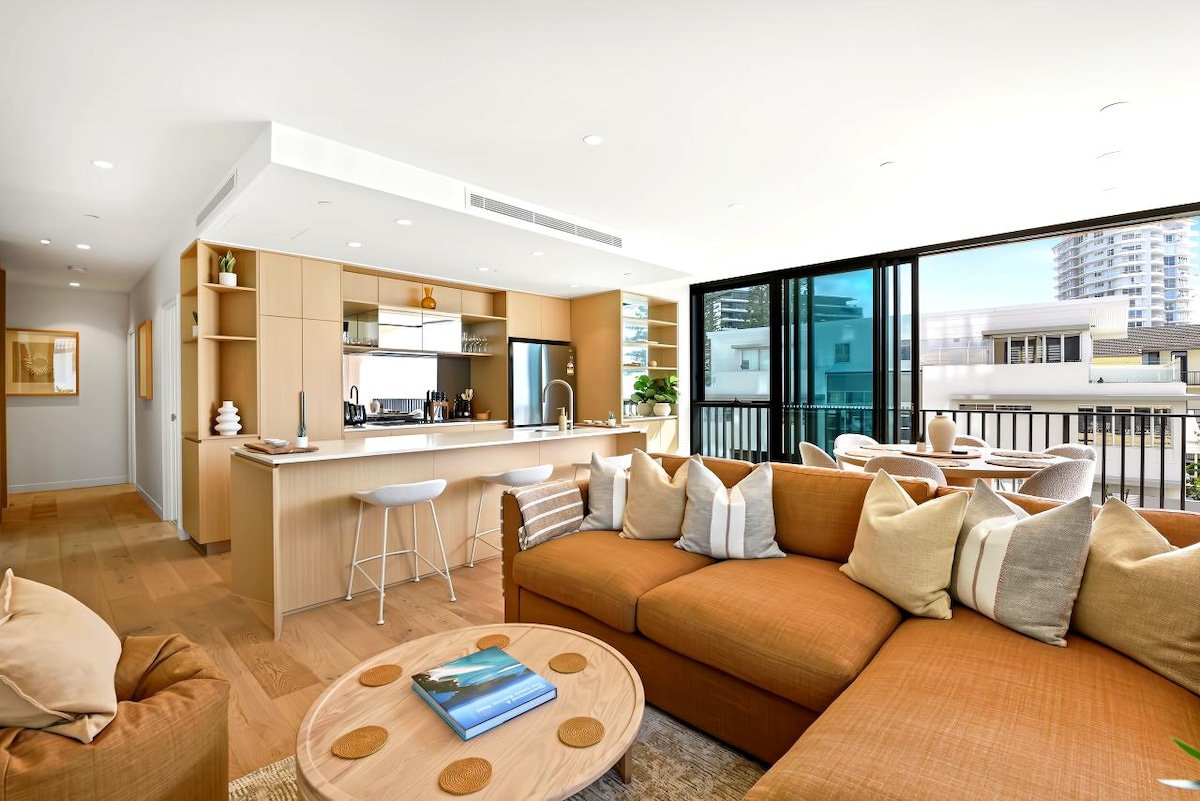 Successful Airbnb property: Beachfront Luxury in Palm Beach