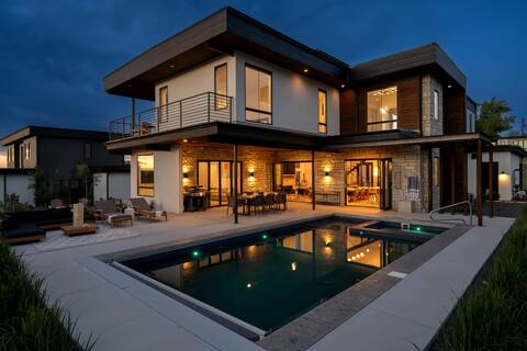 Pool | Steam| Sauna | Projector