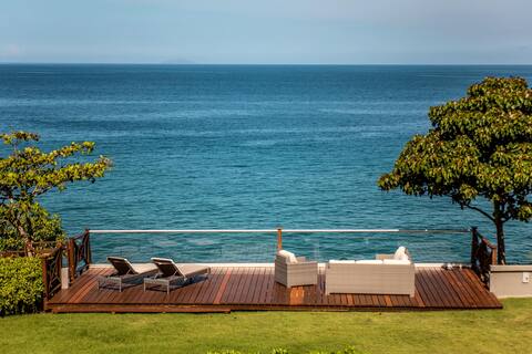 Newly Remodeled Oceanfront Villa+ Infinity Pool