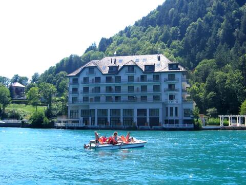 Spectacular 2 bedrooms apartment at the Lake