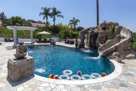 SALE! Villa w/ Pool, Waterslide & Hot Tub