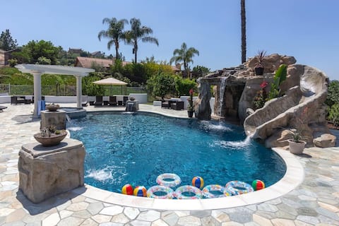 SALE! Villa w/ Pool, Waterslide & Hot Tub