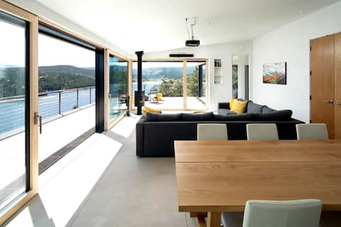 Stunning views overlooking Nederland, modern 3 BD