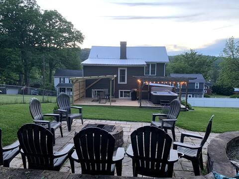 Fall in Love Ohiopyle! Pool, Hot Tub,Fire Pit!