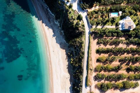 Panoramic villa with private pool, in front of the