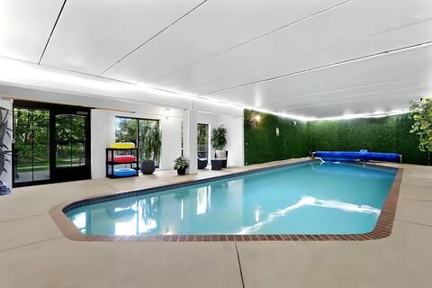 Amazing Six Bedroom Green Bay Vacation Home!!