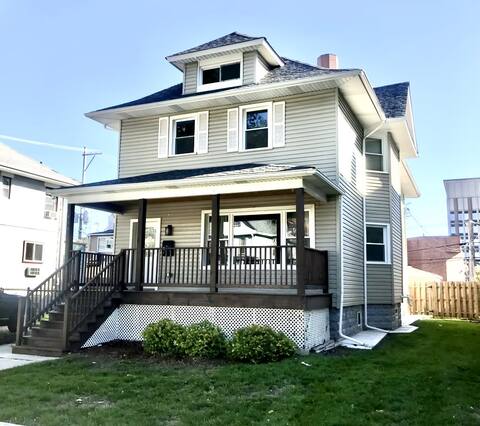 Spacious 5-Bedroom Home in Forest Park