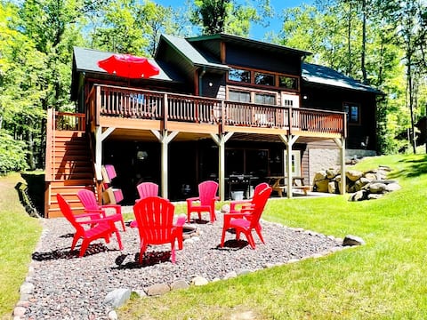 Pet-Friendly Lakeside Cabin with Kayaks and Canoe!
