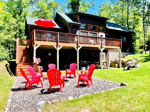 Pet-Friendly Lakeside Cabin with Kayaks and Canoe!