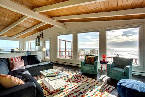 Ocean Front, Hot Tub,Dog Friendly! ~ Dancing Seal