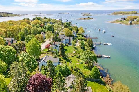 Luxurious 5 bedroom on the ocean, w/ dock & kayaks